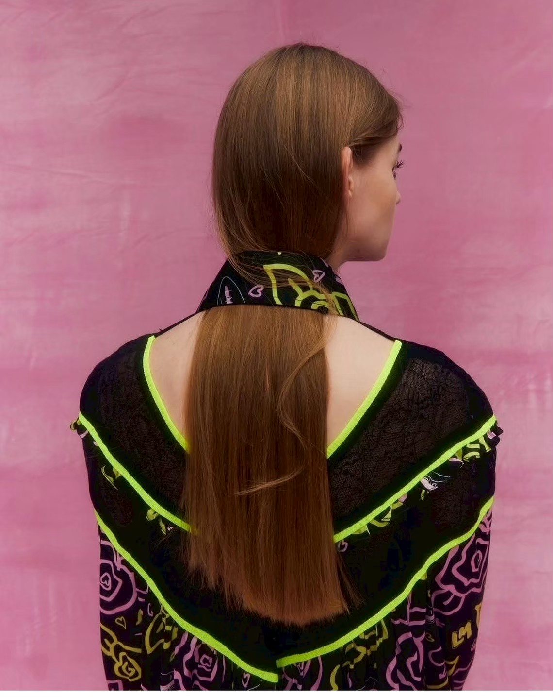 เช่าชุด Landmee Neon Graphic Mesh Shirt — Velvet Hour กรุงเทพ